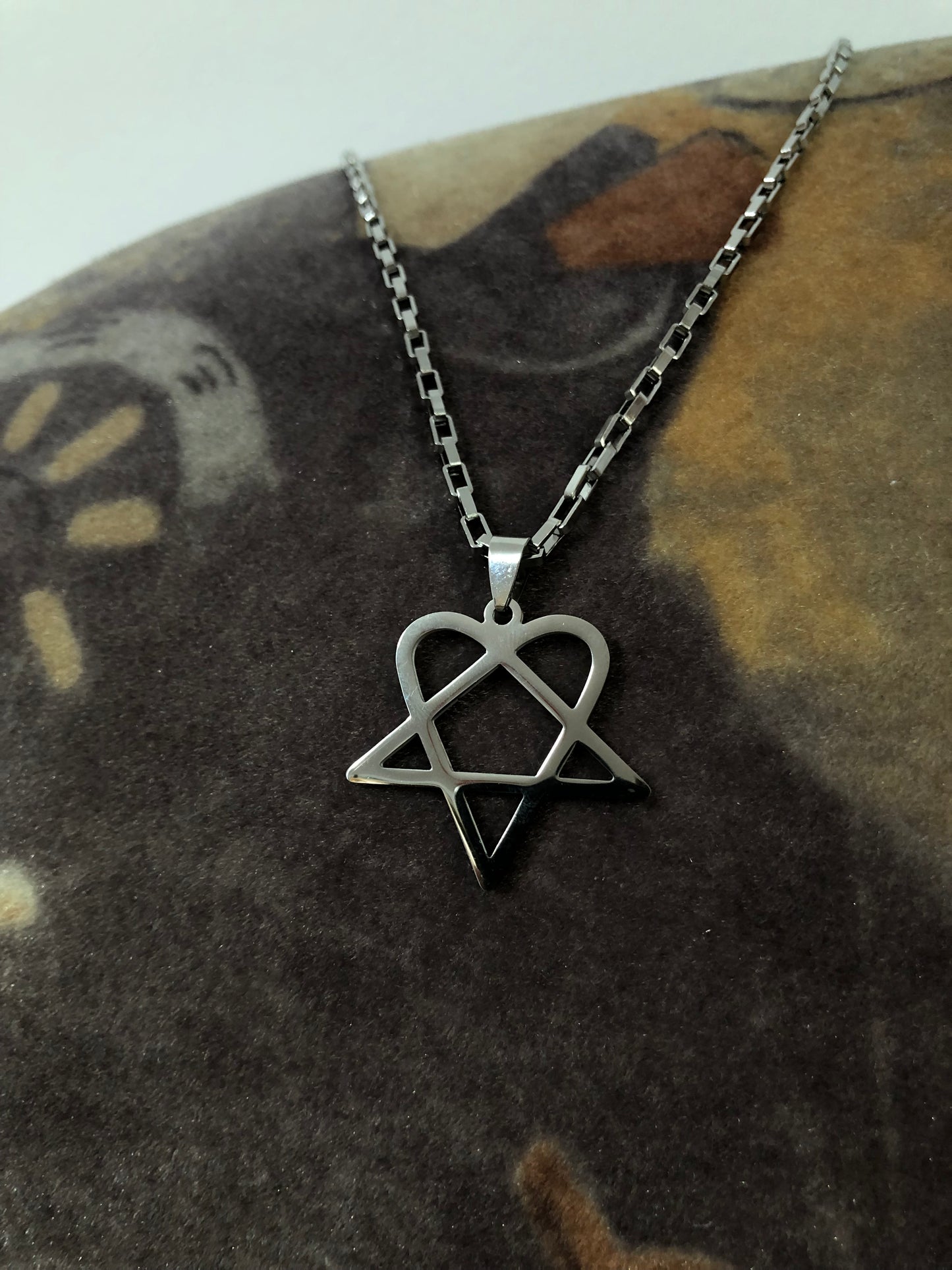 PUNKLRY HEARTAGRAM NECKLACE